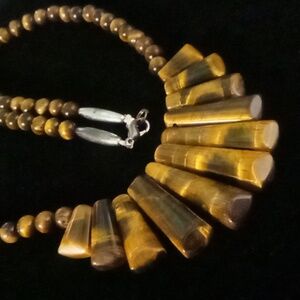 Cats eye quartz fan necklace 20 inches long . On a cable well made.